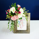 Espuma floral OASIS® Deluxe sobre base plástica, incluye sistema de “desprenda y pegue” y perforaciones laterales para mayor soporte. Disponible en caja con 12 piezas, 2.5 cm de ancho y 5 cm de diámetro.