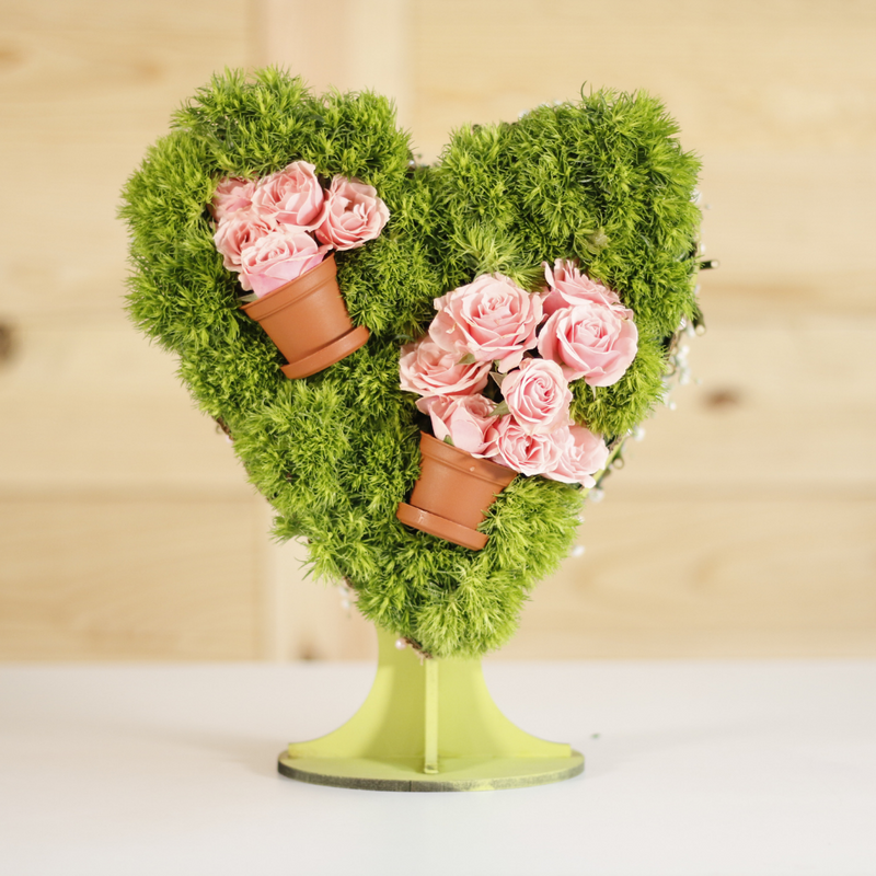 Corazón de espuma floral OASIS® con base de MDF, soporta flores desde cualquier ángulo para un efecto 3D. Perfecto para ocasiones especiales como San Valentín y aniversarios. Presentación en piezas individuales y cajas con 4 piezas.