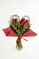 Papel coreano doble cara color kraft/morado. -Oasis Floral México. - Resistente al agua, su impermeabilidad es ideal ya que las flores se pueden hidratar sin dañar el papel. - Fácil manejo para diferentes tamaños de ramos y regalos.