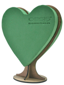 Mecánico en forma de corazón con espuma floral OASIS®, ideal para San Valentín, Día de la Madre y aniversarios. Base de MDF pintable o cubrible con follaje. Disponible en piezas individuales y cajas con 4 piezas. Dimensiones: 12.5" de alto x 10.12" de ancho.