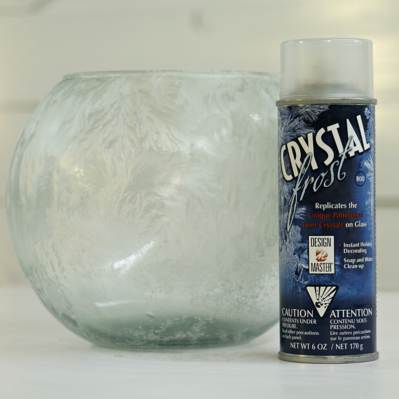 Spray para efectos de cristales escarchados en vidrio, espejos y ventanas. Proporciona un acabado congelado en 15 minutos y se limpia fácilmente con agua. Disponible en piezas individuales de 6 oz (170 g).