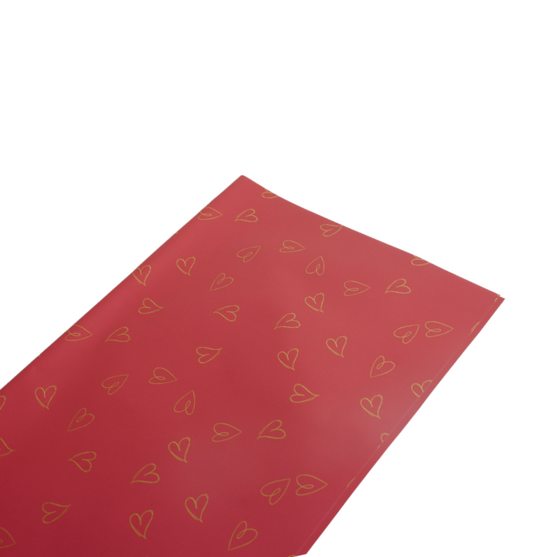 Papel coreano con corazones Rojo. -Oasis Floral México. - Resistente al agua, su impermeabilidad es ideal ya que las flores se pueden hidratar sin dañar el papel. - Fácil manejo para diferentes tamaños de ramos y regalos.