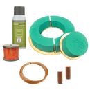 Kit Acción de Gracias OASIS®: incluye corona, disco, spray, alambre texturizado, listón y alambre rizado. ¡Ideal para decoraciones festivas!