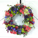 Espuma floral OASIS® Deluxe con base de MDF, resistente al agua y fácil de colgar. Perfecta para arreglos florales innovadores. Disponible en cajas de 4 y 6 piezas, diferentes dimensiones.