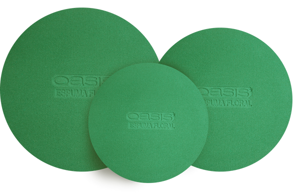 Espuma floral OASIS® precortada en forma circular. Perfecta para bases redondas o directamente sobre la superficie. Disponible en chico, mediano y grande.