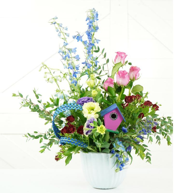 Elige espuma floral Nova para arreglos florales versátiles y duraderos. Soporta todo tipo de flores, desde pompones hasta rosas. Caja con 48 piezas.