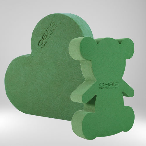 Figuras de espuma OASIS® Deluxe en forma de oso, estrella y corazón. Ideales para composiciones en ocasiones especiales. Disponible en tamaños de 7" y 10".