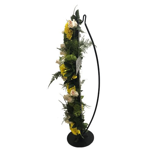 Stand de usos Múltiple OASIS® es el aliado perfecto para tus diseños.Alambrón metálico. Ideal para cruces y otros productos florales. Base metálica que proporciona estabilidad a tu producto. Disponible en piezas individuales. 83 cm de altura x 20 cm de diámetro 3/8? de grosor